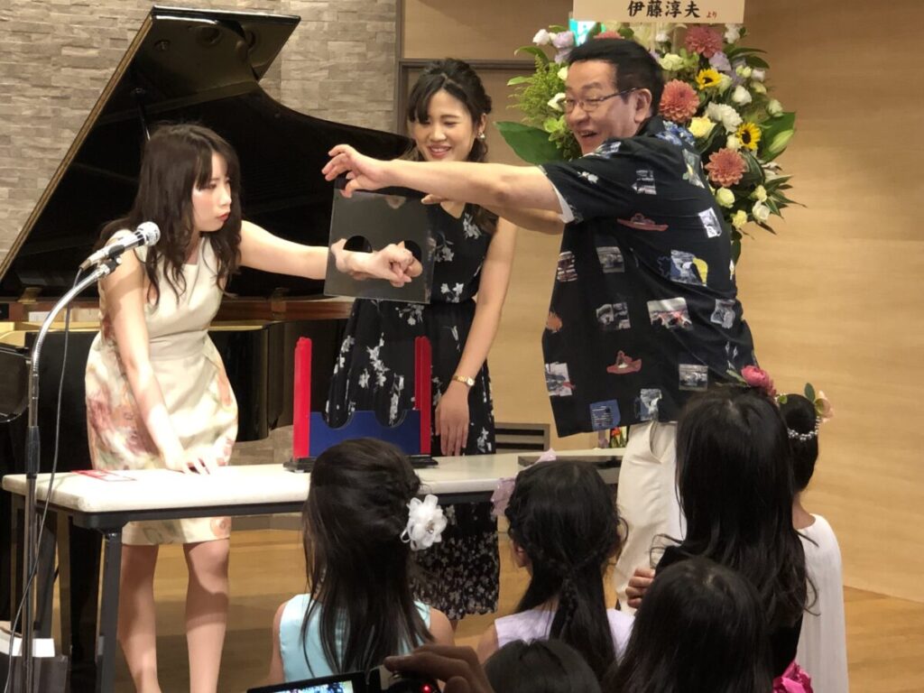 発表会後の懇親会でのマジック披露