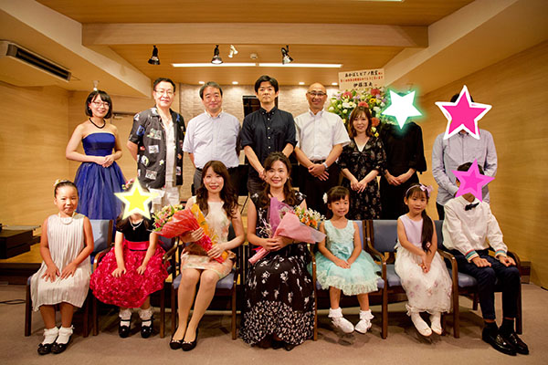 ピアノ発表会の集合写真